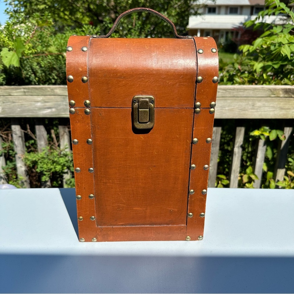 Antique Luxury Wine carrying case for 2 bottles